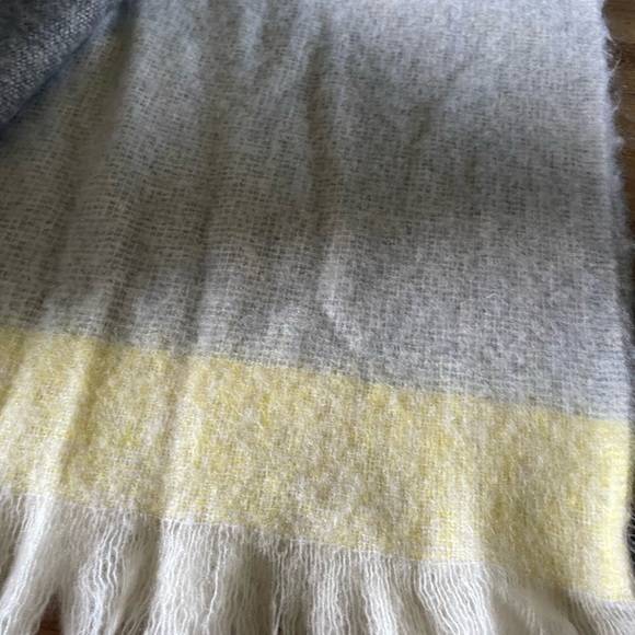 St. Albans 100% Mohair Wool Gray/Yellow/White Throw Blanket - Picture 8 of 11